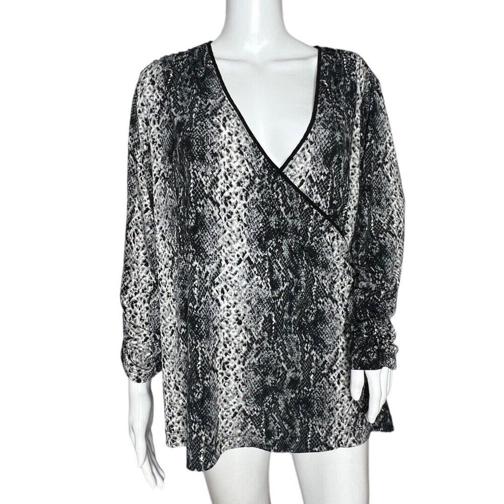 Susan Graver Shirt Womens Large Gray Black Snake‎ Print Surplice Edgy Rocker